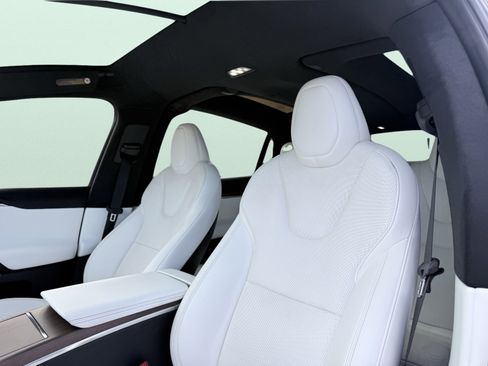 Used 2023 Tesla Model X image 35