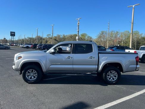 Certified 2019 Toyota Tacoma SR5 image 2