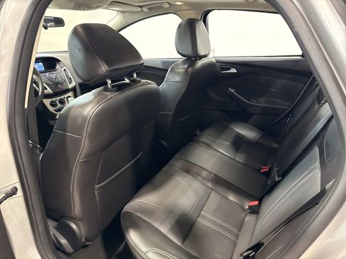 Used 2014 Ford Focus SE w/ Equipment Group 201A image 32