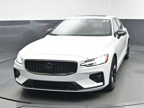 Used 2023 Volvo S60 B5 Plus w/ Climate Package image 3