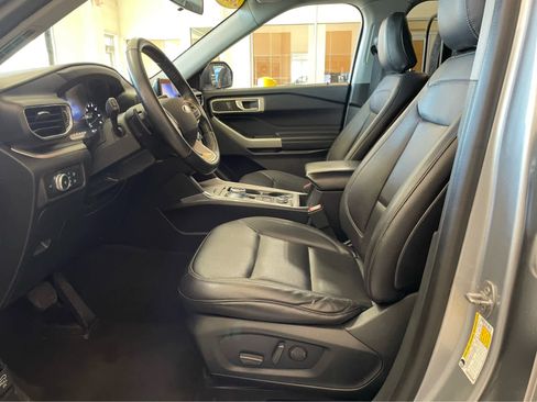 Used 2020 Ford Explorer XLT w/ Equipment Group 202A image 19
