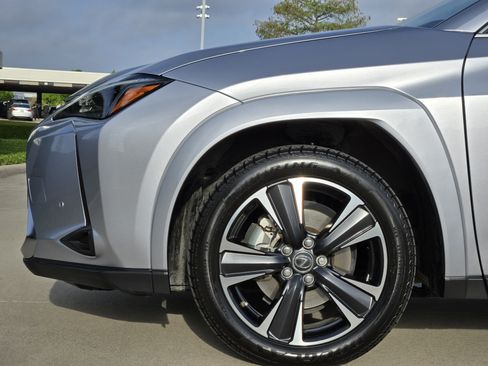 Certified 2023 Lexus UX 250h FWD w/ Accessory Package (Z2) image 11