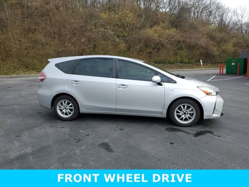 Used 2015 Toyota Prius V Two image 3