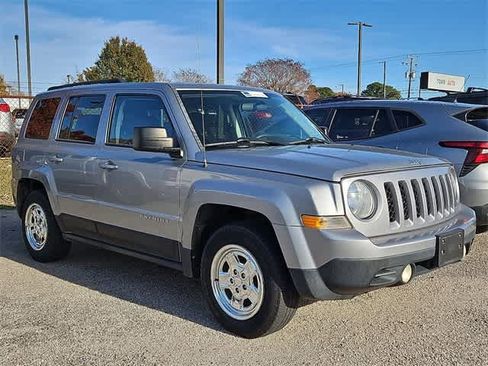 Used 2015 Jeep Patriot Sport w/ Power Value Group image 2