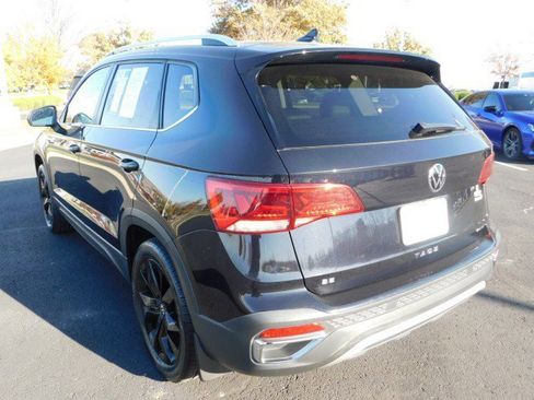 Used 2022 Volkswagen Taos SE w/ Panoramic Sunroof Package image 9