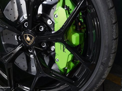 Used 2024 Lamborghini Revuelto image 6