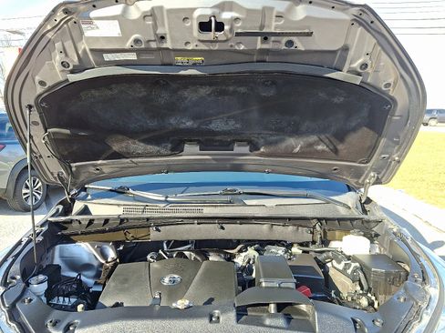 Used 2019 Toyota Highlander XLE image 27