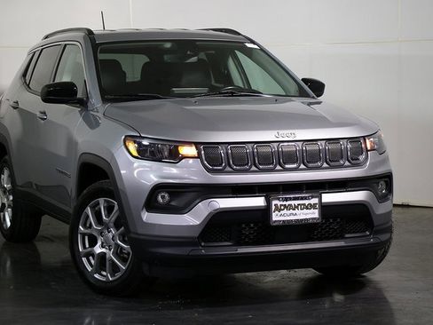 Used 2022 Jeep Compass Latitude image 6