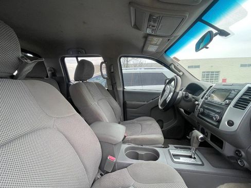 Used 2017 Nissan Frontier SV RWD image 3
