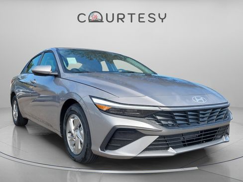 Used 2026 Hyundai Elantra SE FWD image 5