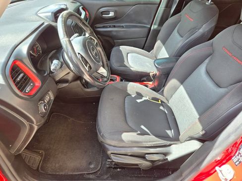 Used 2015 Jeep Renegade Trailhawk image 6