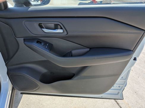 Certified 2025 Nissan Rogue SV w/ SV Premium Package AWD/4WD image 33