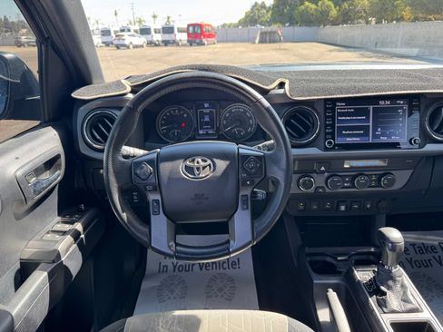 Used 2021 Toyota Tacoma TRD Off-Road w/ Technology Package AWD/4WD image 15
