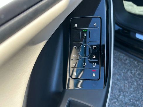 Used 2025 Audi Q6 e-tron Premium w/ Convenience Package image 17