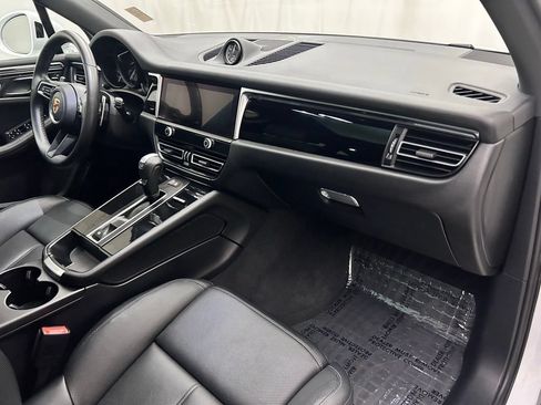 Used 2024 Porsche Macan AWD/4WD image 18