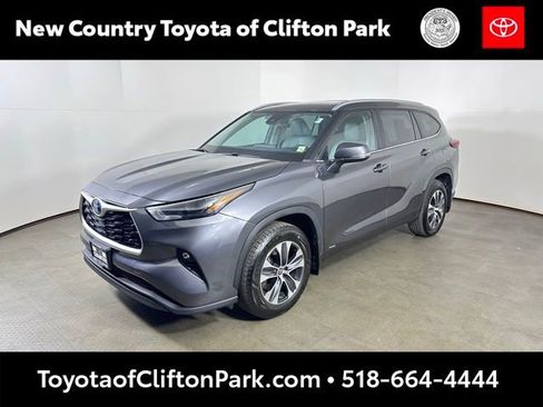Used 2023 Toyota Highlander XLE AWD/4WD image 7