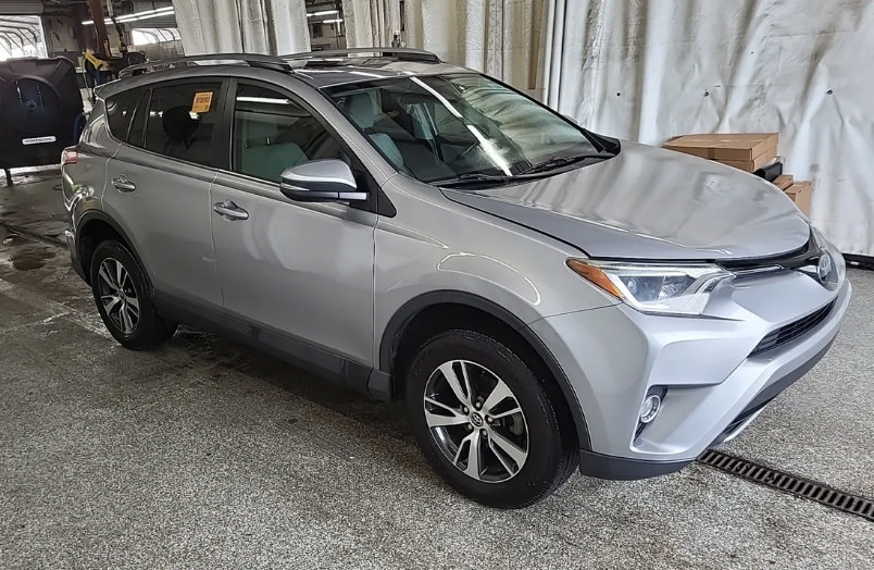 Used 2018 Toyota RAV4 XLE FWD image 3