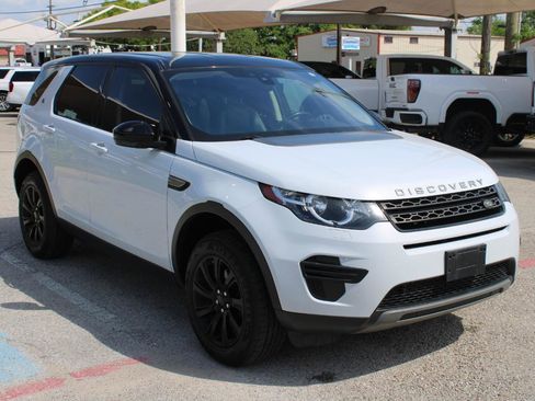Used 2017 Land Rover Discovery Sport SE image 2