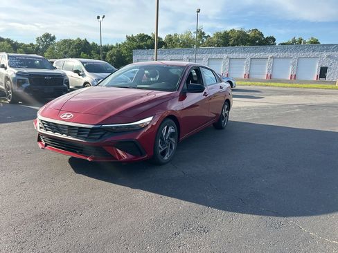 New 2025 Hyundai Elantra Sport FWD image 3