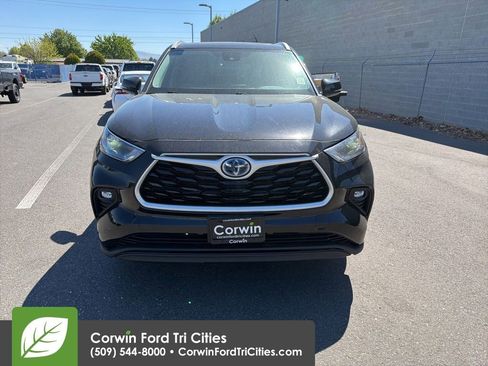 Used 2023 Toyota Highlander XLE AWD/4WD image 6