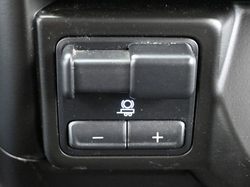 Used 2020 Chevrolet Silverado 1500 Custom w/ Custom Value Package AWD/4WD image 26