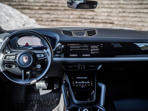 Used 2024 Porsche Cayenne image 24