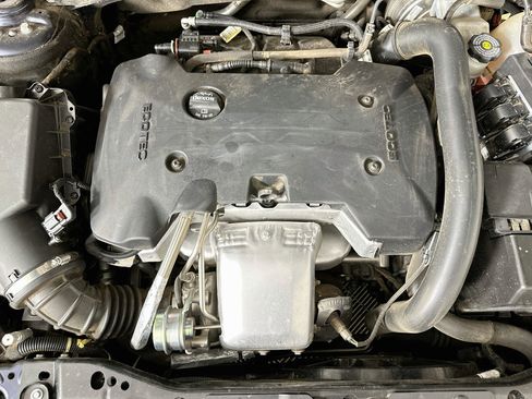 Used 2018 Buick Regal Essence FWD image 30