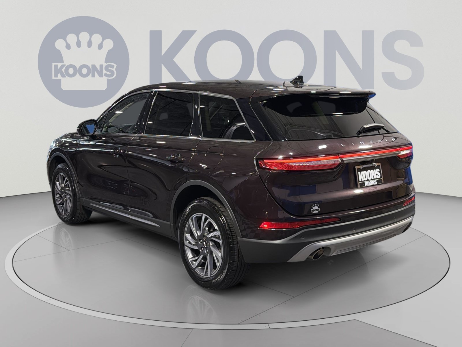 Used 2023 Lincoln Corsair AWD w/ Equipment Group 101A image 4