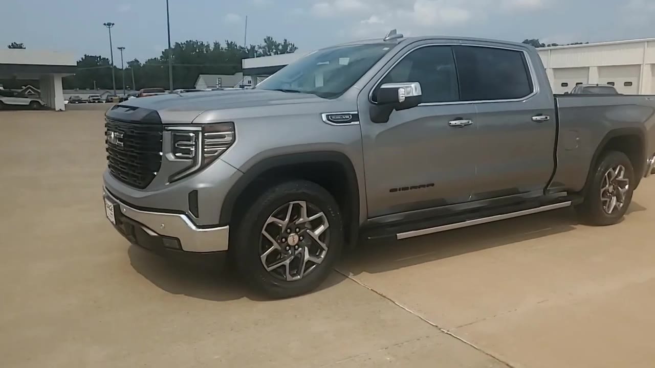 Used 2025 GMC Sierra 1500 SLT w/ SLT Premium Plus Package AWD/4WD image 4