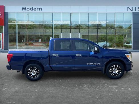 Used 2020 Nissan Titan SV w/ SV Convenience Package RWD image 4