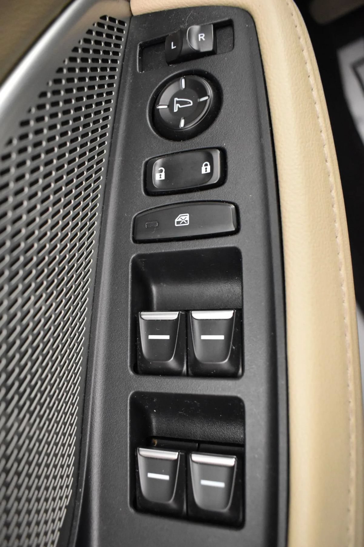 Used 2023 Acura MDX SH-AWD image 22