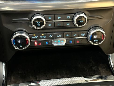 Used 2021 Ford F150 Lariat w/ Max Trailer Tow Package image 28