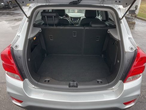 Used 2022 Chevrolet Trax LT w/ LT Convenience Package image 26