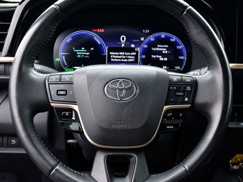 Certified 2023 Toyota Crown XLE image 16