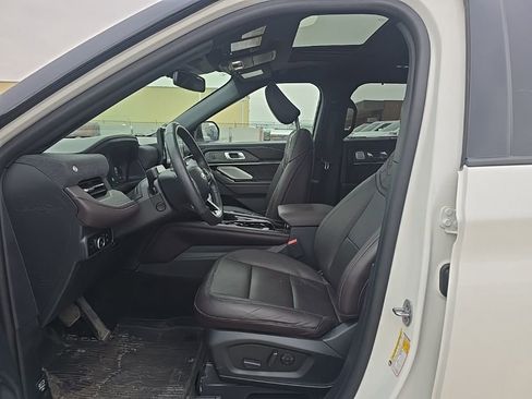 Used 2025 Ford Explorer Platinum w/ Ultimate Package image 10