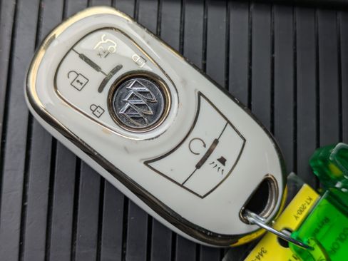 Used 2019 Buick Encore Essence image 24