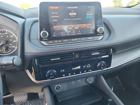 Used 2021 Nissan Rogue SV image 13