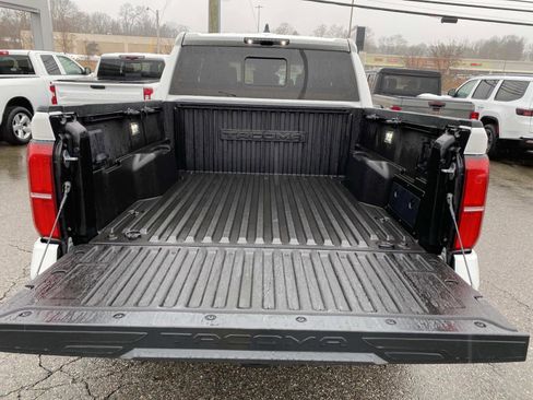 Used 2024 Toyota Tacoma TRD Off-Road w/ TRD Off Road Upgrade Package image 5