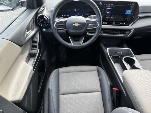 Used 2025 Chevrolet Equinox LT w/ Convenience Package II AWD/4WD image 16