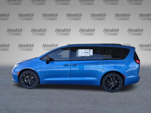New 2026 Chrysler Pacifica Select w/ S Appearance Package image 5