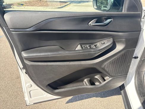 Used 2024 Jeep Grand Cherokee Laredo image 17