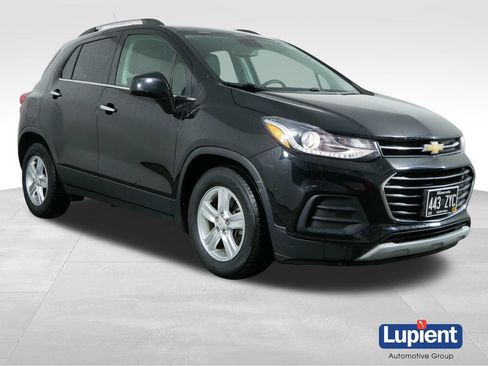 Used 2019 Chevrolet Trax LT w/ LT Convenience Package FWD image 1