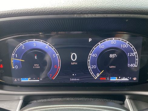 Used 2025 Jeep Wagoneer 4WD w/ Premium Group I image 9