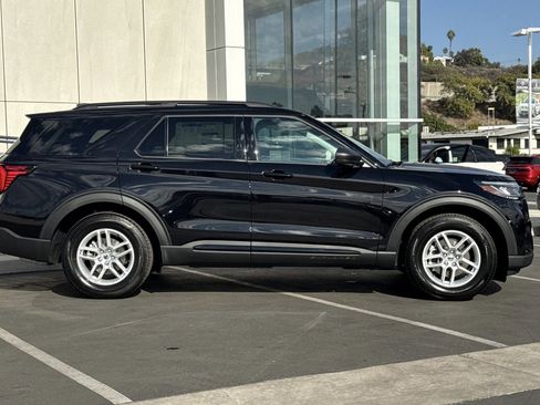 New 2026 Ford Explorer Active w/ Active Comfort Package image 2