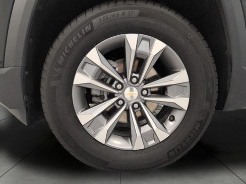 Used 2025 Chevrolet Equinox LT AWD/4WD image 3