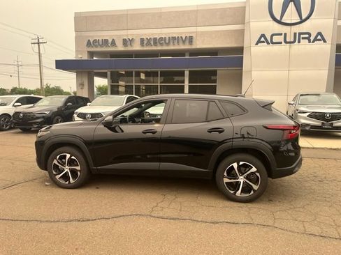 Used 2024 Chevrolet Trax RS w/ Driver Confidence Package FWD image 4