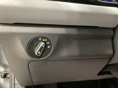 Used 2025 Volkswagen Jetta SE w/ Sunroof Package image 19