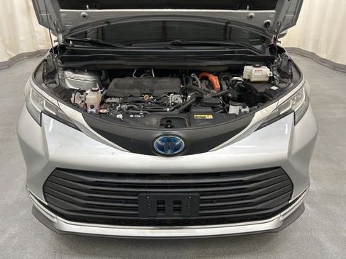 Used 2021 Toyota Sienna XLE AWD/4WD image 24