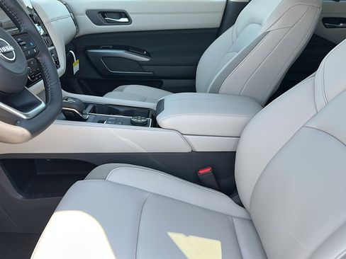 New 2025 Nissan Pathfinder SL w/ Cargo Package image 10