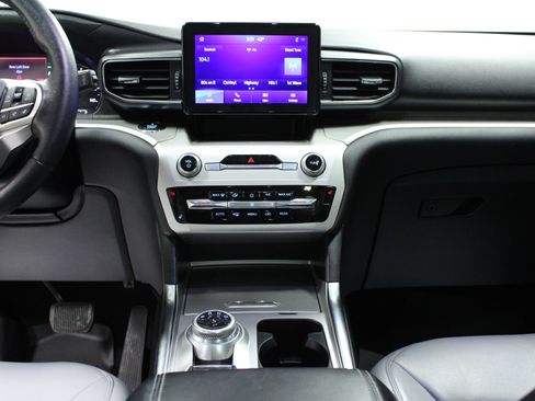 Used 2021 Ford Explorer XLT w/ Equipment Group 202A image 19